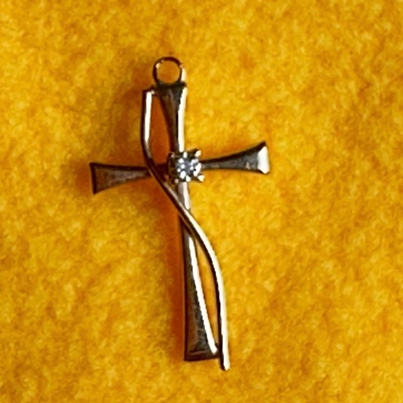 Solid 10K Yellow Gold Natural
Diamond
Accent Cross Religious
Pendant - Picture 2 of 8